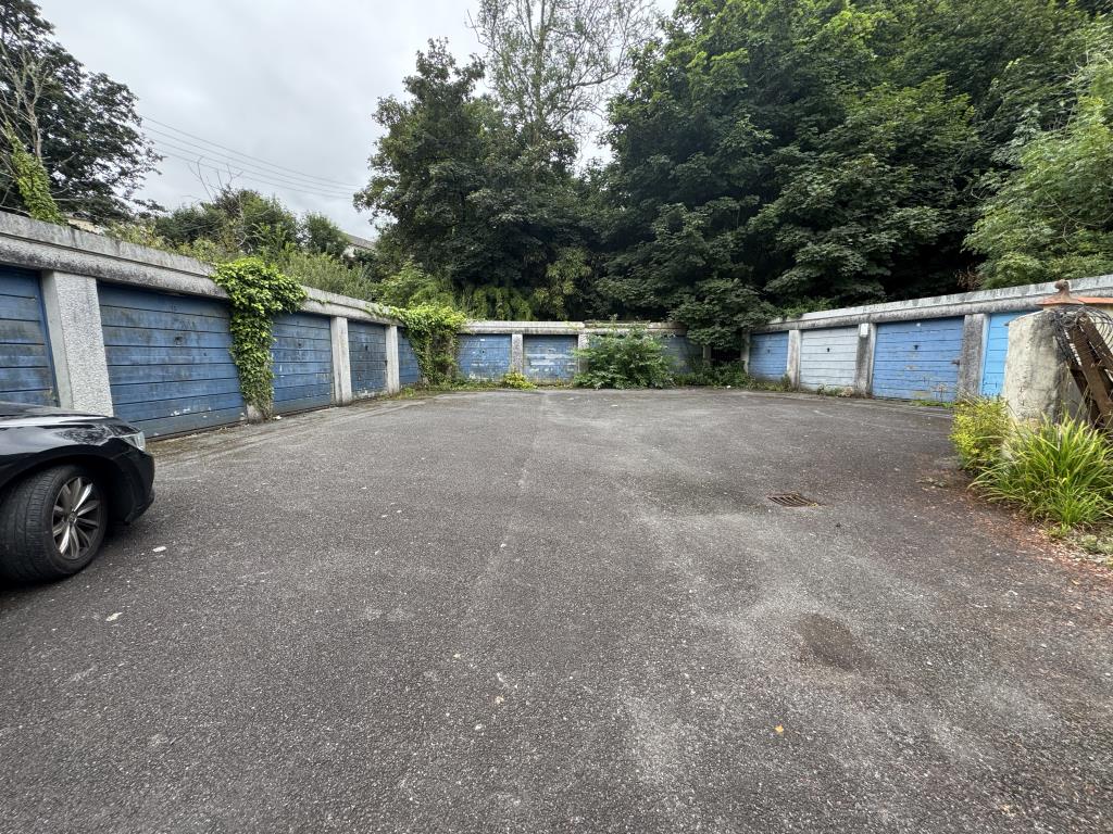Lot: 18 - FOURTEEN FREEHOLD GARAGES AND FORECOURT - View of garages on forecourt